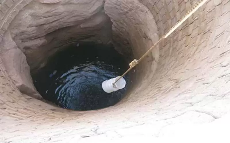 إنقاذ طفل سقط في بئر ماء