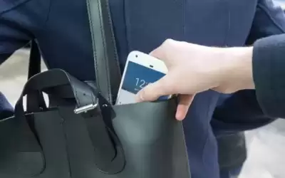 السجن سنة لسارق هاتف خلوي من