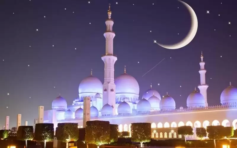 الإمارات تعلن الجمعة أول أيام عيد