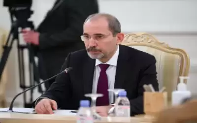 وزير الخارجية يبحث مع نظيره الإيراني