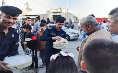 الأمن يوزع الحلوى في محافظة معان