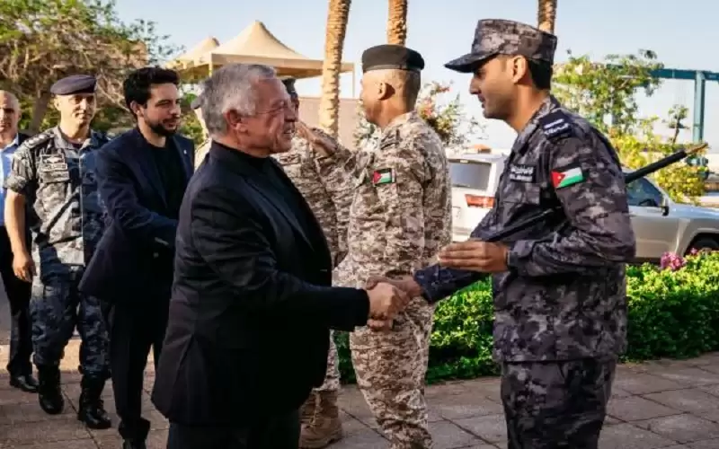 الملك وولي العهد يزوران قيادة القوة