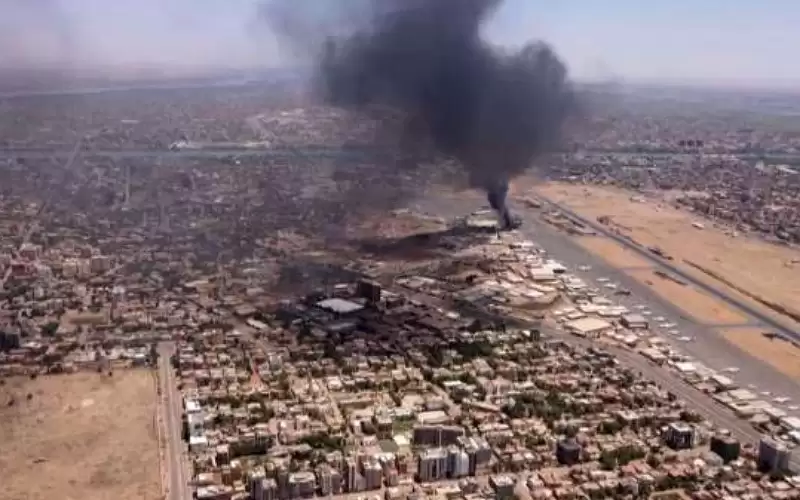 بدء إجلاء الدبلوماسيين الأميركيين وأسرهم من