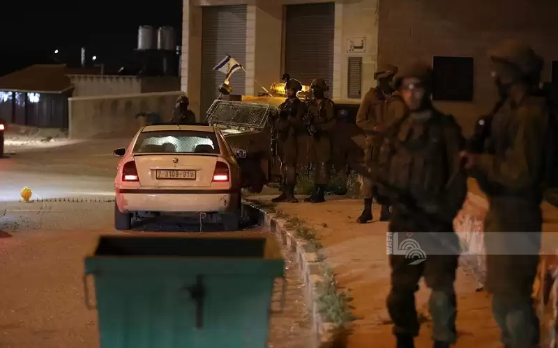 الاحتلال يعتقل فتاة ويواصل إغلاق مداخل