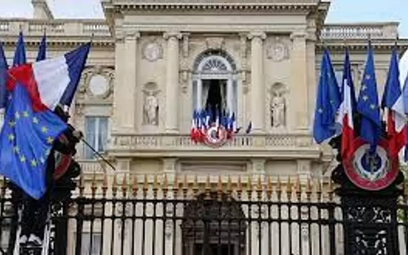 فرنسا تجلي مواطنيها من السودان