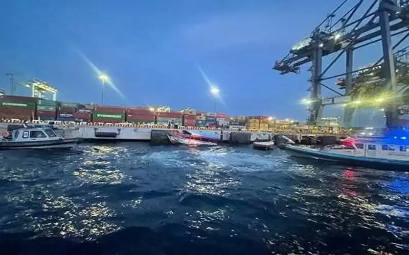 إنقاذ مركب سياحي تعرض للغرق في