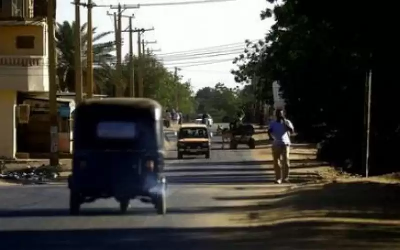 أنباء متضاربة عن هروب البشير وأركان