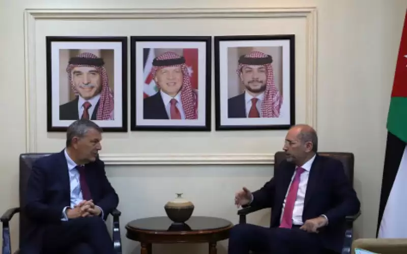 الأردن يؤكد ضرورة اتخاذ خطوات عاجلة