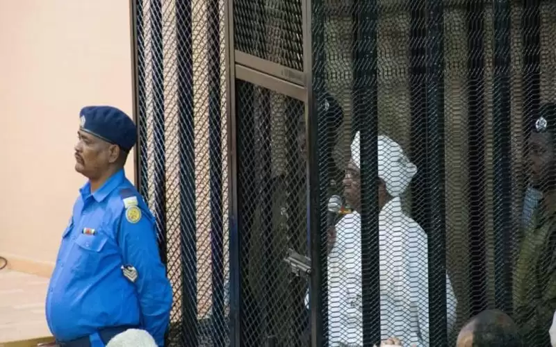 هل فر عمر البشير وقادة النظام