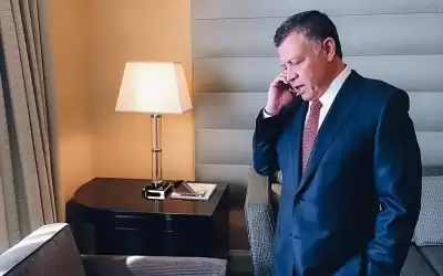 الملك وأمين عام الناتو يؤكدان هاتفيا