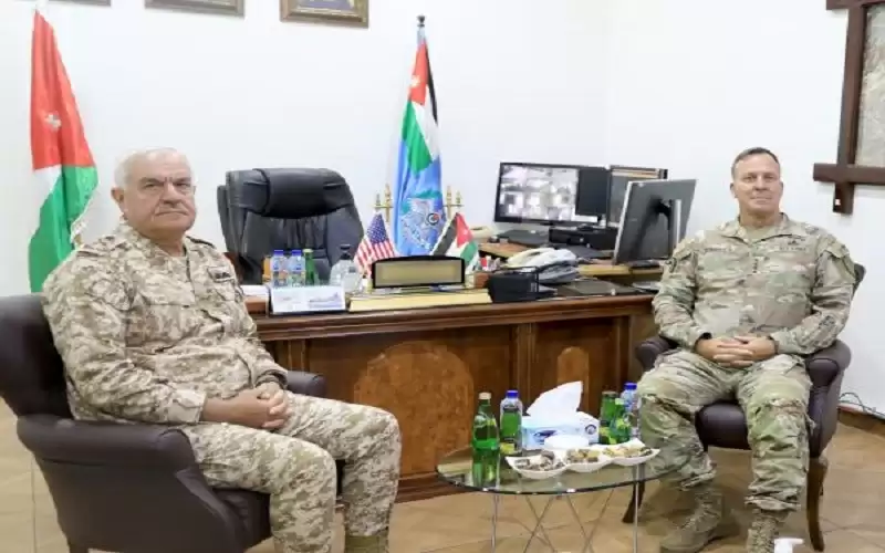 الحنيطي يجتمع مع قائد القيادة المركزية