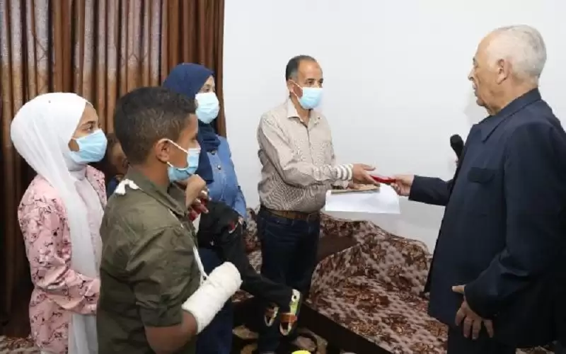 العيسوي يسلم مساكن لأسر عفيفة بعين