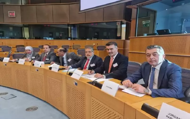 وفد نيابي يعقد لقاءات مع مسؤولين