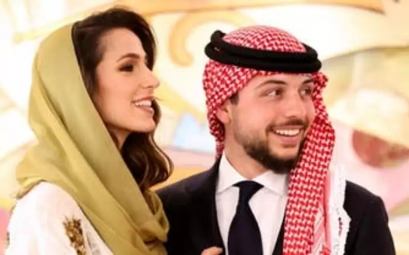 ولي العهد يهنئ خطيبته الانسة رجوة