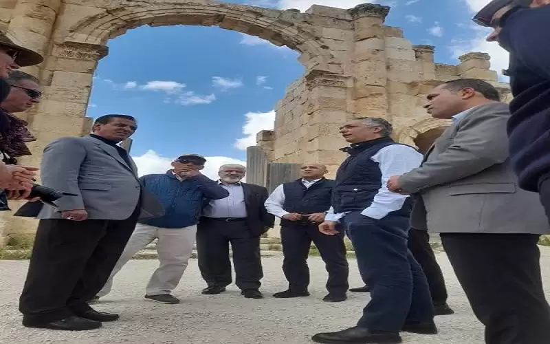 وزير السياحة والآثار يتفقد موقع جرش