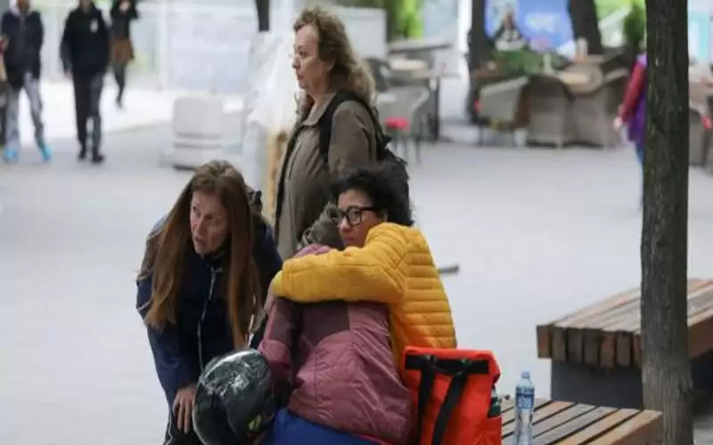 طفل يقتل 8 ويصيب 6 من