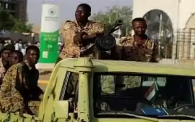 بايدن يهدد طرفي الصراع في السودان