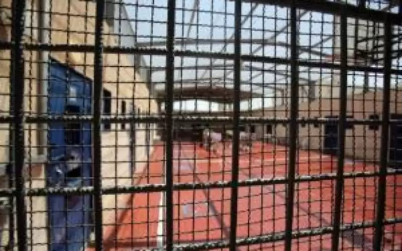 الأسرى الإداريون بسجون الاحتلال يقررون خوض