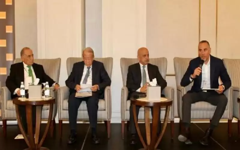 تجارة عمان تشارك في مؤتمر الاستثمار