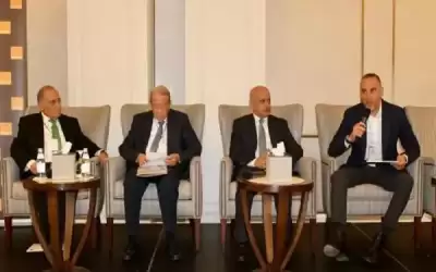 تجارة عمان تشارك في مؤتمر الاستثمار