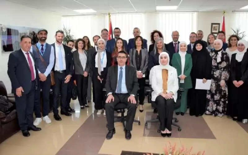 وزير لبناني يثني على تجربة الأردن