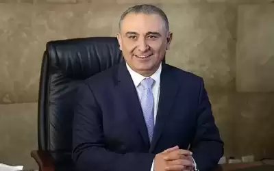 نائب رئيس الوزراء ناصر الشريدة يقرأ