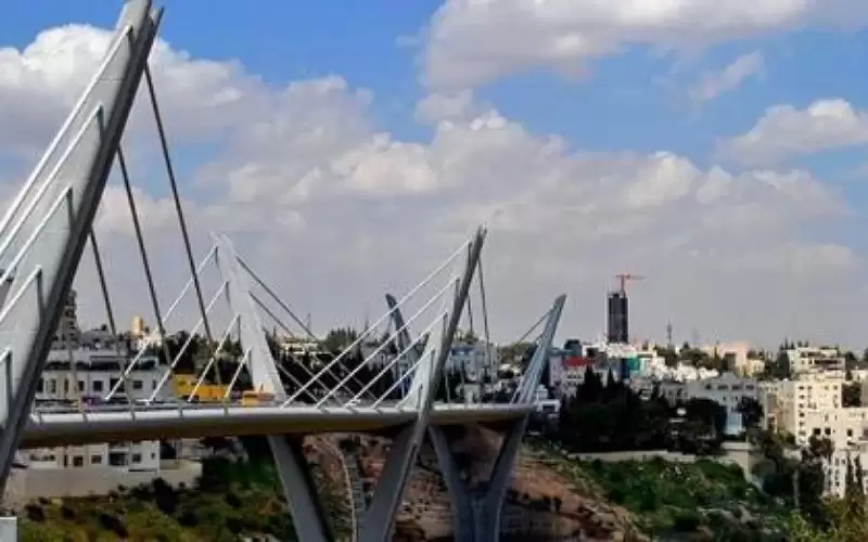 محافظ العاصمة يوقف شاب عشريني هدد