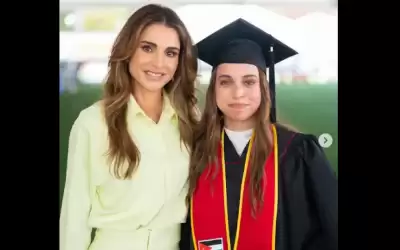 الملكة للأميرة سلمى: مبارك حبيبتي