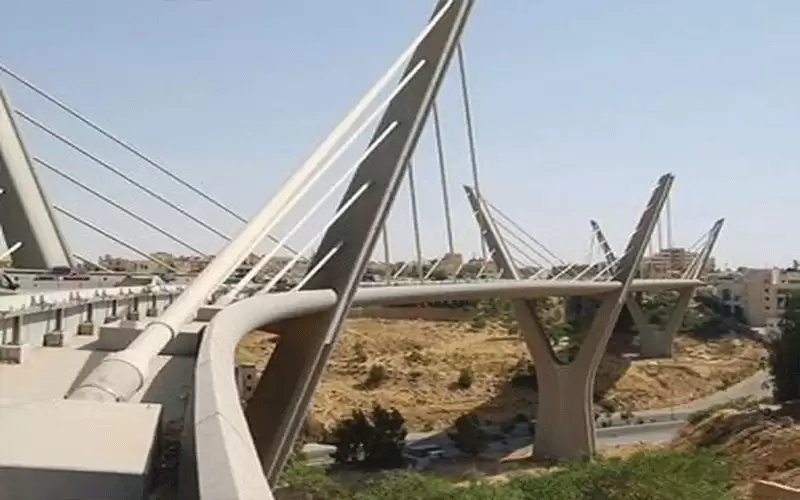 طمعا بوظيفة لابنها .. خمسينية تحاول