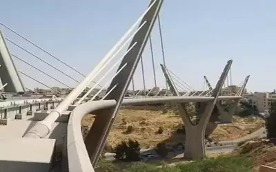 طمعا بوظيفة لابنها .. خمسينية تحاول