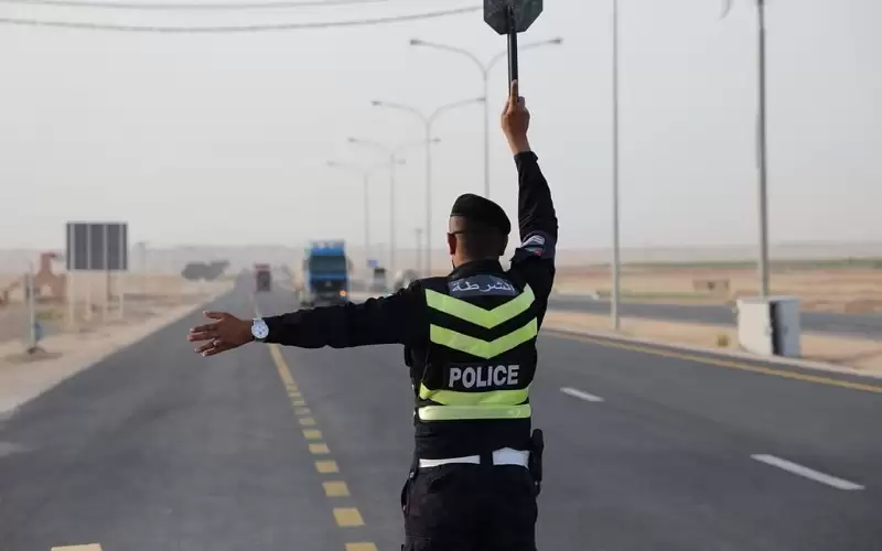 رصد مركبة تسير بسرعة (215) على