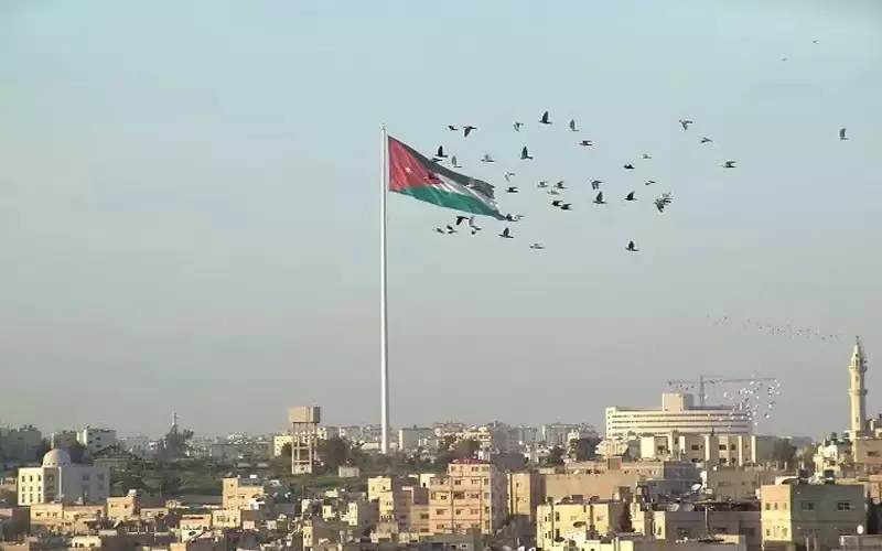 الحرارة أعلى من معدلاتها بأربع درجات