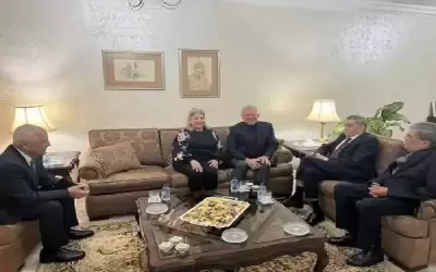 الملك في دارة التل للاطمئنان على