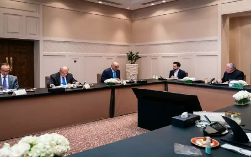 الملك يؤكد أهمية أن يكون تطوير