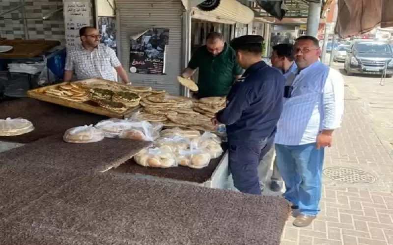 إغلاق مطعم ومخبز وإتلاف مواد غذائية