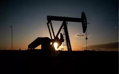 انخفاض أسعار النفط بعد ارتفاع قوي
