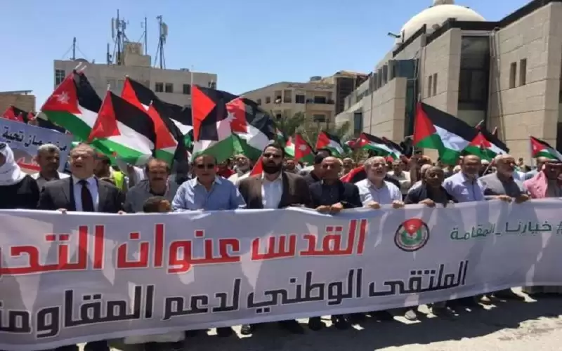 وقفة تضامنية أمام الكالوتي نصرة للشعب