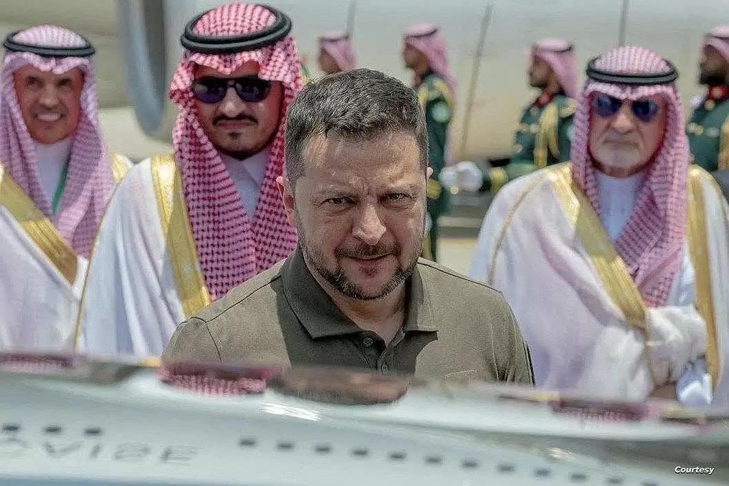 زيلينسكي من القمة العربية الى قمة