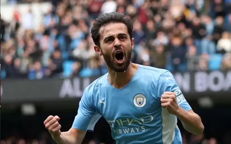 بين باريس وبرشلونة .. سيلفا يكشف