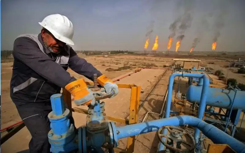 ارتفاع النفط بدعم تراجع الدولار وخفض