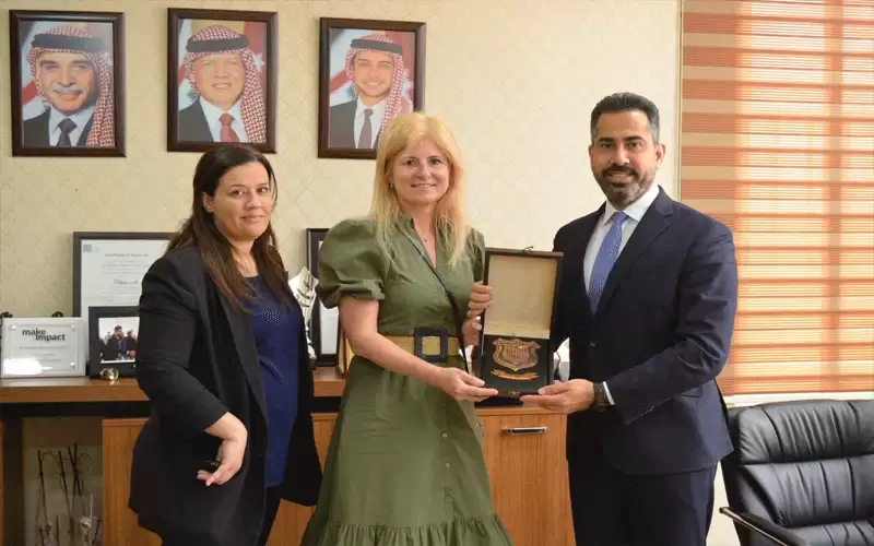 الدكتورة سولوفاسترو تقضي اسبوعا علميا في