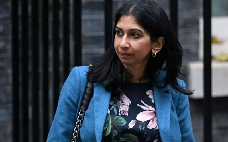 وزيرة داخلية بريطانيا كادت تفقد منصبها