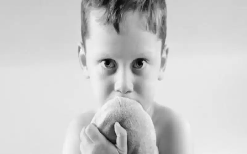 متى تظهر علامات التوحد عند الأطفال؟