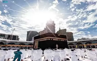 سماء مكة المكرمة تشهد تعامد الشمس