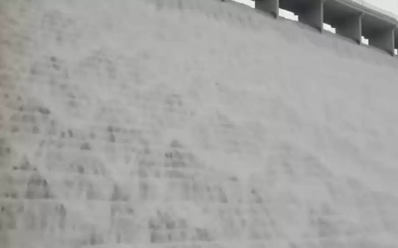 بدء فيضان مياه سد الموجب