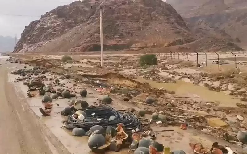 السيول تجرف مزارع البطيخ في وادي