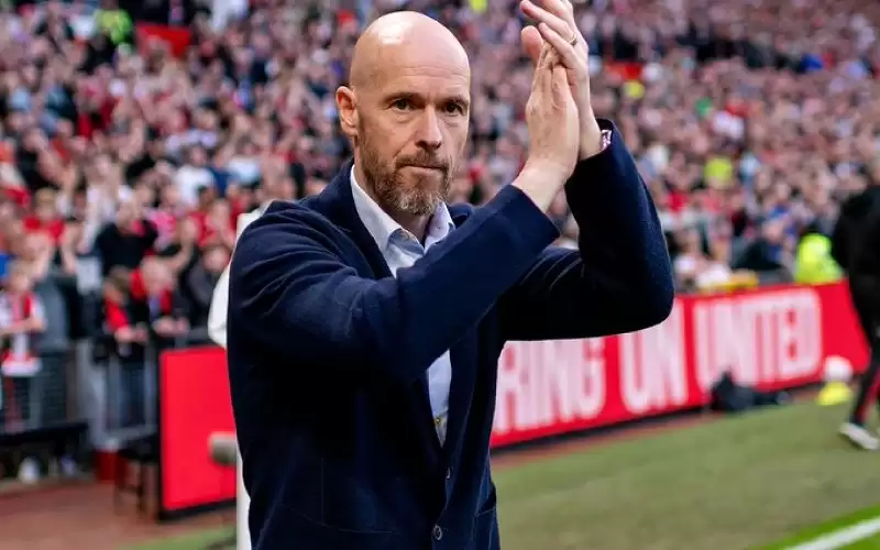 تن هاغ يناشد الجماهير دعم الفريق