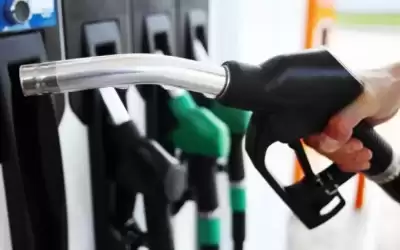 الحكومة تخفض أسعار البنزين والسولار لشهر