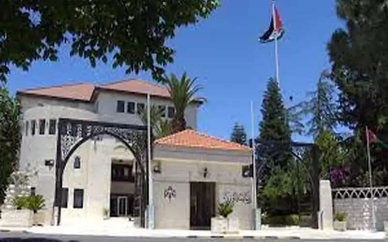 موظفون حكوميون إلى التقاعد (اسماء)