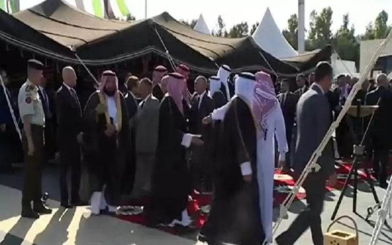 توافد المدعوين إلى مضارب بني هاشم